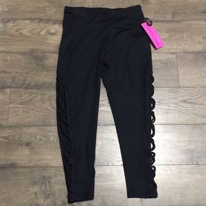 🔥🔥Betsy Johnson performance stretch leggings